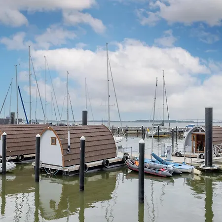 Tekne Hausboot Captain Hook Stralsund